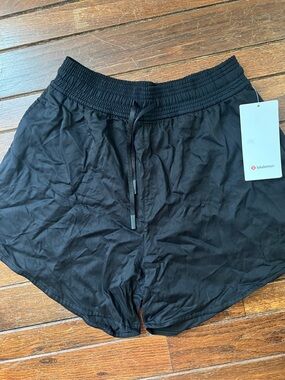 Lululemon Black Feeling Femme Shorts TENCEL Size 6 NWT